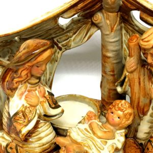 Natività con capanna in ceramica particolare